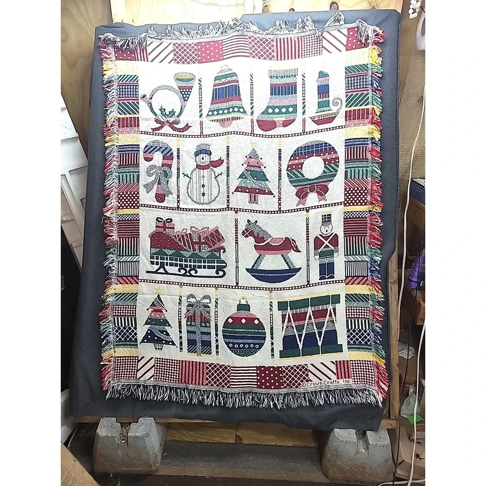 Crown Crafts Vintage Christmas Throw Wall Hanging Sofa Throw Cream 60x42‎